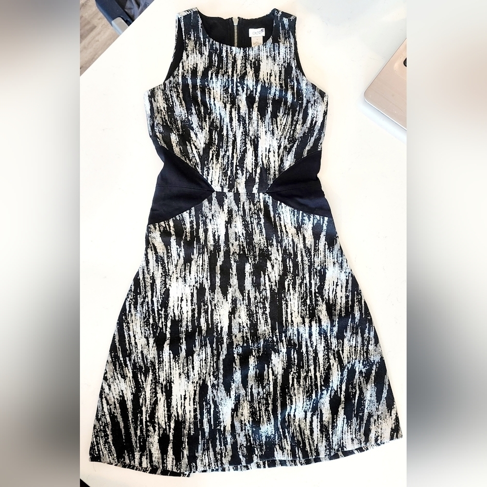 Cache Elegant Black White Patterned Silhoulette I… - image 1